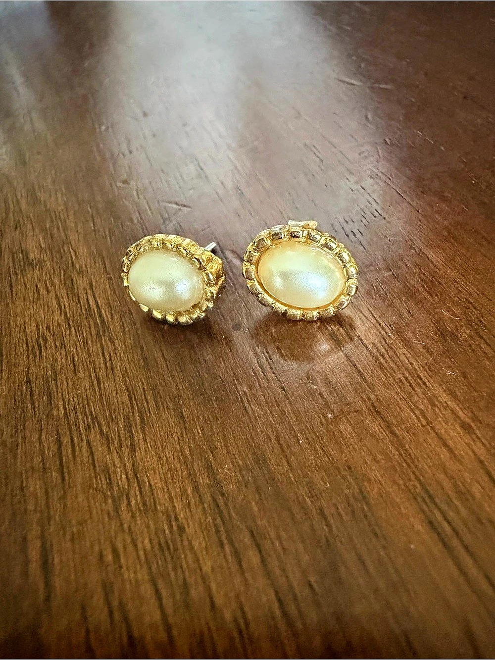Vintage Faux Pearl Oval Stud Earrings Gold Textured Frame Pierced